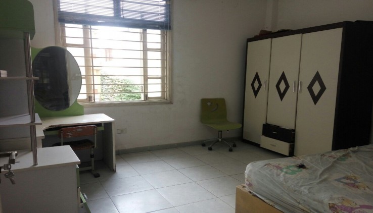 Cho thuê nhà nguyên căn số Bộ CA ngõ 211/180 Khương Trung, 5 tầng, 5 ngủ, 15 Triệu (có TL)